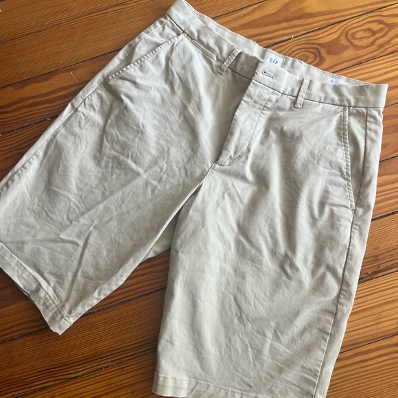 Men's Shorts from GAP ~ 32" ~ Great Condition - Picture 2 of 5